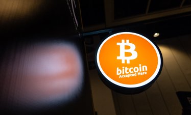 Доброто настроение стабилизира цената на биткойна около 80 хил. долара