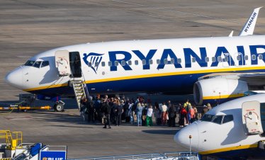Ryanair предупреди, че някои авиокомпании може едва да оцелеят заради по-скъпите горива
