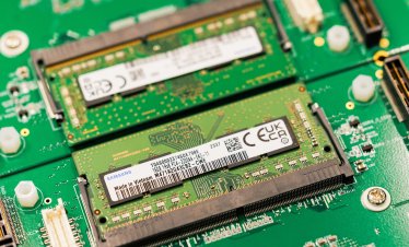 Samsung очаква изостряне на кризата с AI чипове, остави инвеститорите в неведение за дивидентите