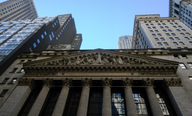 S&P 500 почти не трепва, докато цените на петрола леко се повишават*