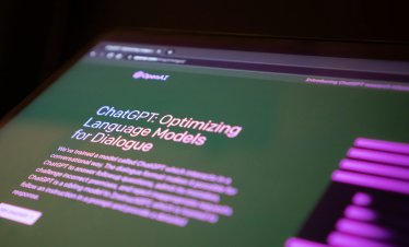 OpenAI поусна новия си модел GPT-5.2 на фона на засилваща се конкуренция на AI пазара