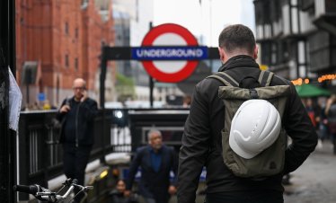 Ръстът на заплатите за най-нископлатените работници в Обединеното кралство се забавя