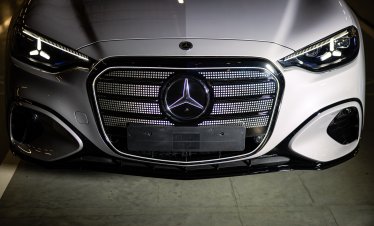 Тримесечните продажби на Mercedes се свиват, притиснати от слабото търсене в Китай