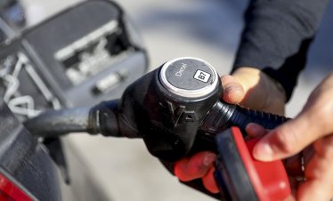 Производството на бензин у нас се връща към растеж през март