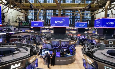 Wall Street е на червено, а петролът поскъпна рязко поради напрежението за Ормузкия проток 