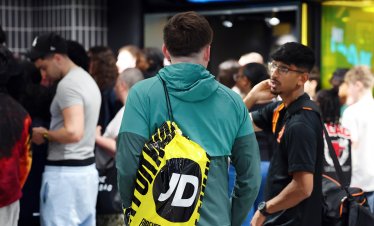 Печалбата на JD Sports за първото полугодие е засегната от слабото представяне в Северна Америка