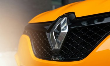 Renault сключи сделка с профсъюзите за запазване на производството в два испански завода