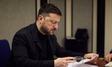 В Берлин Зеленски е отказал да обсъжда изтегляне от Донбас и украинците го подкрепят