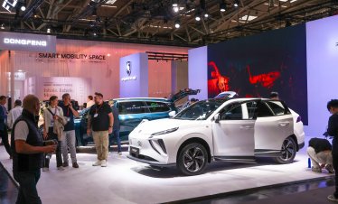 Китай залива света с коли с двигатели с вътрешно горене, които не може да продаде у дома