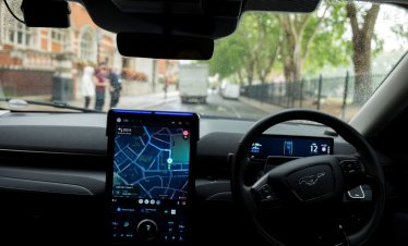 "Такси Волт" планира да тества автономни таксита в България през 2028 г.