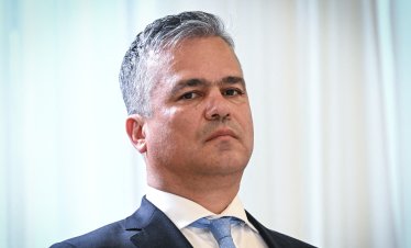 Румънският парламент отхвърли правителството на номинирания за премиер Адриан Вещя