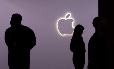 Новият шеф на Apple влиза в битката на AI, докато сгъваемият iPhone заема централно място