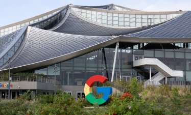 Google успя да избегне разбиването на рекламния си бизнес