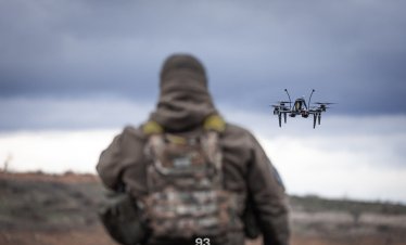 Дронове затвориха небето над Москва за часове, гори и военен завод в Орел
