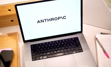 Anthropic се насочва към годишни приходи от над 65 млрд. долара