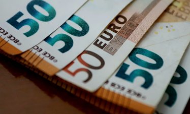 Правителството отпуска по 50 евро на 550 хил. души заради скъпите горива