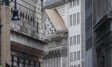 Dow започва сесията със спад от над 300 пункта в очакване на решението на Фед*