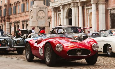 Maserati отбеляза 100 години от емблемата Тризъбец по време на 1000 Miglia 2026