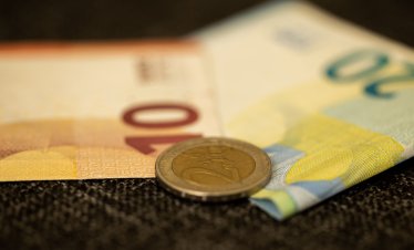 Синдикати и работодатели искат ограничаване на дефицита и свиване на разходите