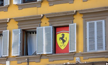 Електрическият Ferrari стана най-скъпият нов автомобил, продаван на търг