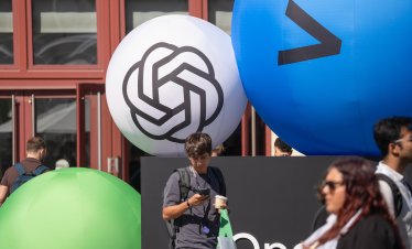 OpenAI води преговори за финансиране за 30 млрд. долара с фондове от ОАЕ и BlackRock