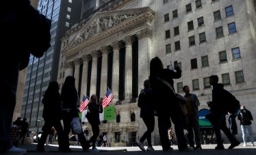Dow се срина с над 900 пункта, разпродажбите в сектора на чиповете се засилиха