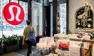Lululemon снижи прогнозите си след продължаващ спад в продажбите на ключовия пазар в САЩ