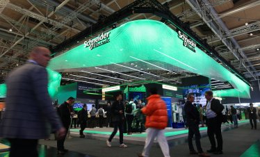 Schneider Electric &zwnj;повиши отново целите си за 2026 г. заради силното търсене на центрове за данни