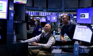Индексите на Wall Street се връщат към спадовете въпреки по-ранното възстановяване*
