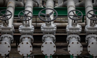 Дефлацията на рисковата премия при петрола определя търговията на световните стокови борси