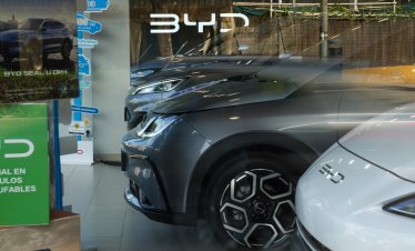 ЕС планира да ограничи вноса на китайски хибридни автомобили, за да защити индустрията