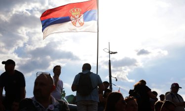 Защо ЕС закъснява с реакцията си в Сърбия?