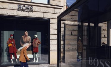 Собственикът на Sports Direct увеличи дела си в Hugo Boss до 48%