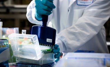 AI участва в разработването на първите вируси за борба с устойчиви на лекарства бактерии