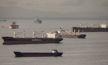 Два търговски кораба горят край Бяла след удари с дронове*