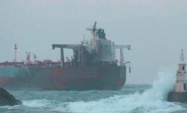 Капитан Калчев: България не реагира адекватно в ситуацията с танкера "Кайрос"