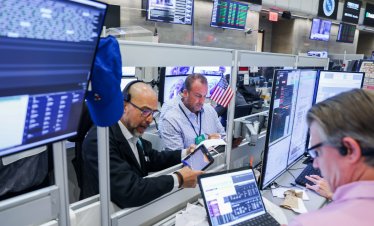 S&P 500 открива сесията на червено заради акциите на производителите на чипове*