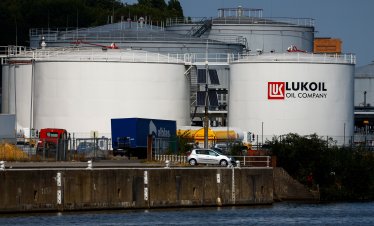 ЕС обяви санкции срещу компании и лица, превозващи руски петрол