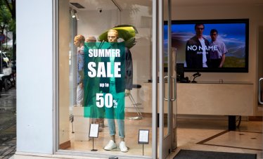 Продажбите на дребно у нас се забавят в началото на лятото