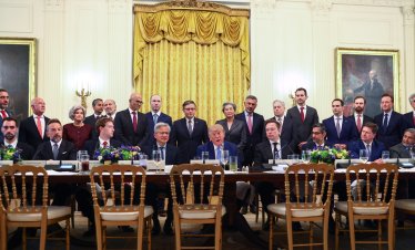Тръмп отхвърли нови AI правила и заложи на доброволни одити след среща с лидери в сектора