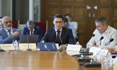 Дългът от 3,8 млрд. евро мина и на второ четене в бюджетна комисия