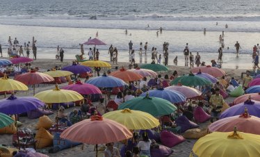 Бали обмисля забрана на Airbnb заради свръхтуризма