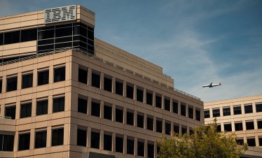 IBM отчита 5% ръст на продажбите и възстановяване на сделките в инфраструктурния бизнес