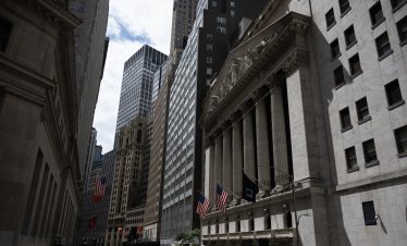 Nasdaq се покачва с възстановяването на технологичния сектор след разпродажбите*