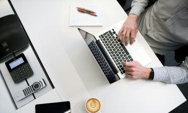 По-малко песимизъм, повече AI: новата бизнес картина сред предприемачите в България