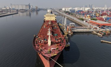 Goldman Sachs: &bdquo;Брент&ldquo; ще стигне 120 долара за барел, ако драмата в Ормузкия проток продължи