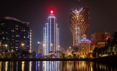 Очаквани данъчни промени в Китай охлаждат разходите на богатите купувачи за луксозни стоки