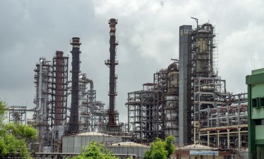 Прогнозите за свръхпредлагане тласкат цената на петрола нагоре*