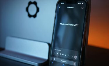 AI ботовете идват, а младите ги освиркват, вместо да ги аплодират