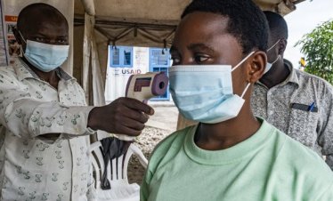 Експерт: Ебола върлува в Африка след спирането на програмата USAID